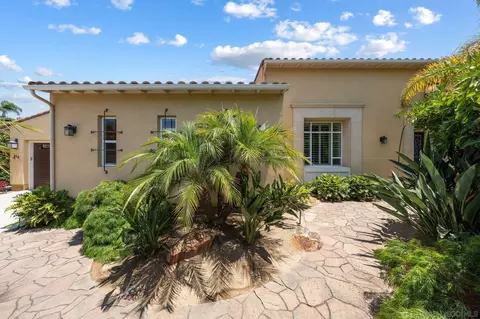 Exterior - 817 Dolphin, Encinitas, CA 92024 photo 2 of 16