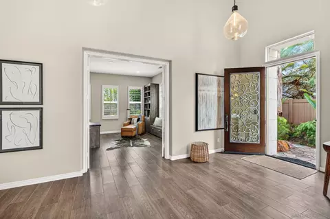 Entry Way - 817 Dolphin, Encinitas, CA 92024 photo 4 of 7