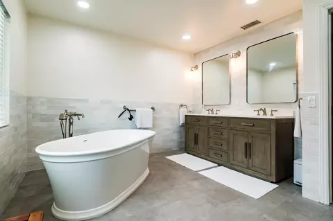 Bath - 6117 La Flecha, Rancho Santa Fe, CA 92067 photo 3 of 4