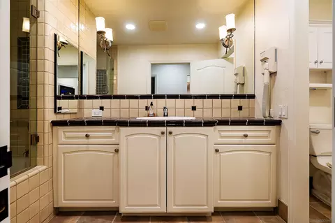 Bath - 6117 La Flecha, Rancho Santa Fe, CA 92067 photo 2 of 4