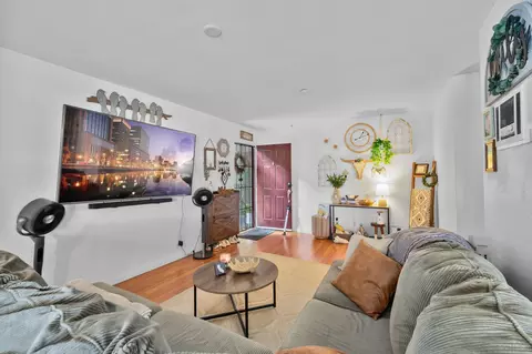 Living - 615 Fredricks Ave #142, Oceanside, CA 92058 photo 3 of 5