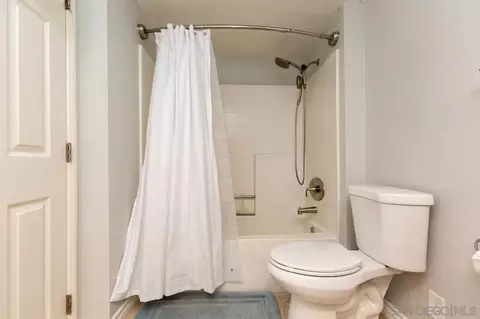 Bath - 5064 Via Manos #B, Oceanside, CA 92057 photo 3 of 3