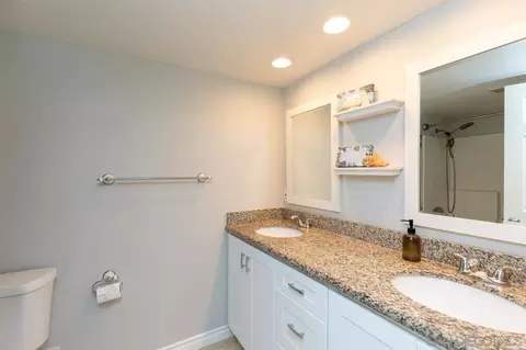 Bath - 5064 Via Manos #B, Oceanside, CA 92057 photo 2 of 3
