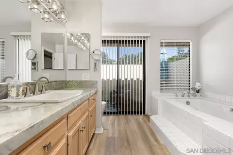 Bath - 3064 Live Oak Park Rd, Fallbrook, CA 92028 photo 6 of 9
