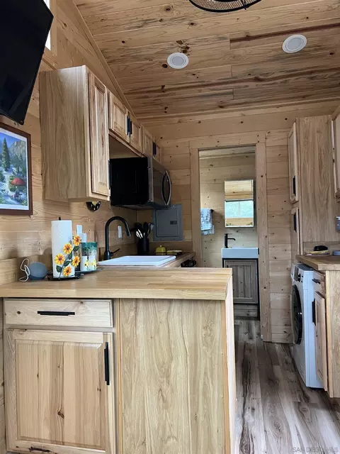 Kitchen - 3064 Live Oak Park Rd, Fallbrook, CA 92028 photo 9 of 11