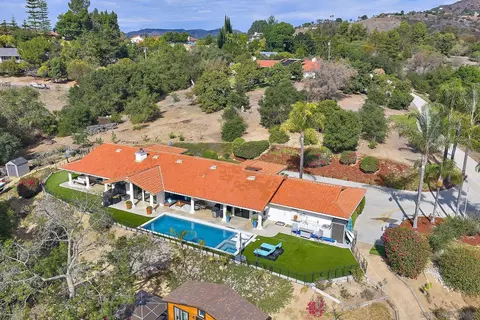 View/Area - 3064 Live Oak Park Rd, Fallbrook, CA 92028 photo 5 of 7