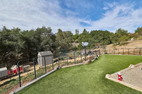 Exterior - 3064 Live Oak Park Rd, Fallbrook, CA 92028 photo 22 of 26