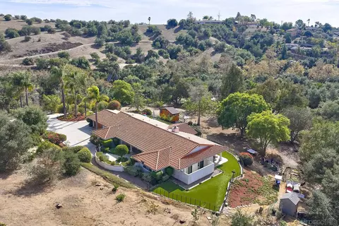 View/Area - 3064 Live Oak Park Rd, Fallbrook, CA 92028 photo 2 of 7