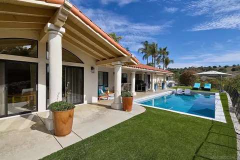 Exterior - 3064 Live Oak Park Rd, Fallbrook, CA 92028 photo 9 of 26