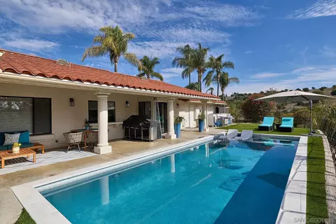 Exterior - 3064 Live Oak Park Rd, Fallbrook, CA 92028 photo 10 of 26