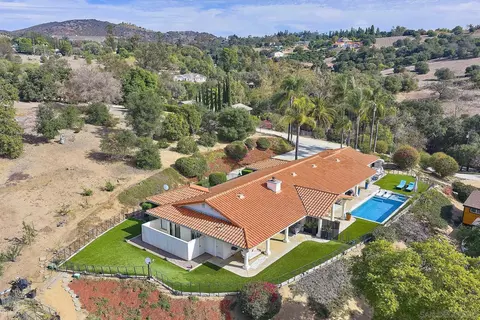 View/Area - 3064 Live Oak Park Rd, Fallbrook, CA 92028 photo 4 of 7
