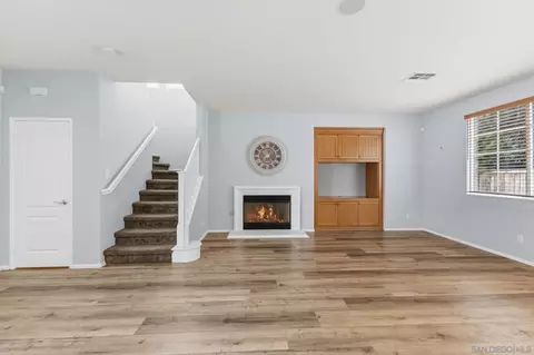 Living - 31544 Mendocino Ct, Temecula, CA 92592 photo 3 of 10
