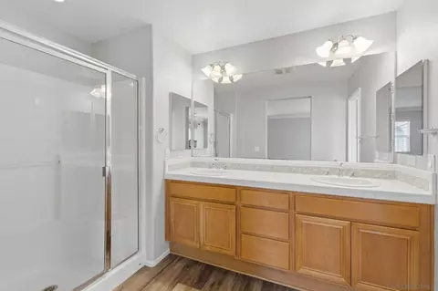 Bath - 31544 Mendocino Ct, Temecula, CA 92592 photo 2 of 2