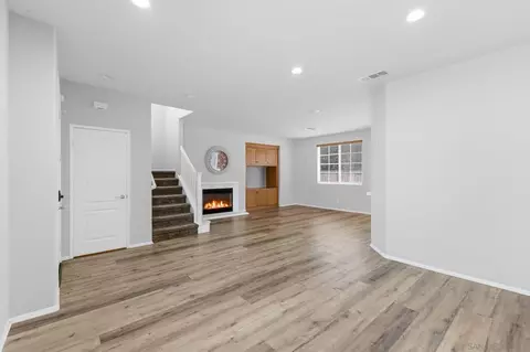 Living - 31544 Mendocino Ct, Temecula, CA 92592 photo 2 of 10