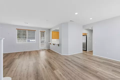 Living - 31544 Mendocino Ct, Temecula, CA 92592 photo 6 of 10
