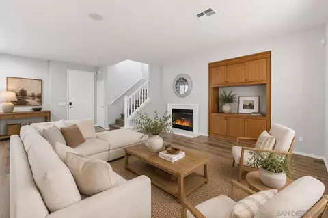 Living - 31544 Mendocino Ct, Temecula, CA 92592 photo 4 of 10