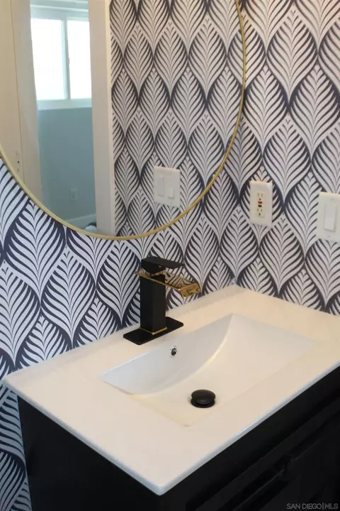 Bath - 11935 Royal Rd UNIT B, El Cajon, CA 92021 photo 2 of 3