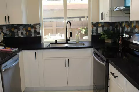 Kitchen - 11935 Royal Rd UNIT B, El Cajon, CA 92021 photo 4 of 5