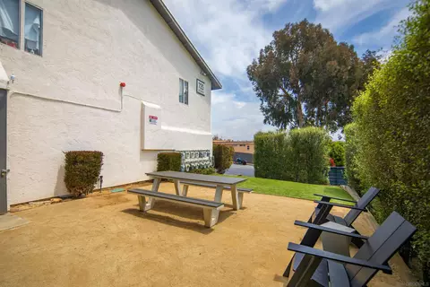 Exterior - 725 Alturas Ln, Fallbrook, CA 92028 photo 6 of 8