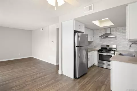 Kitchen - 725 Alturas Ln, Fallbrook, CA 92028 photo 3 of 4