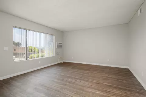 Living - 725 Alturas Ln, Fallbrook, CA 92028 photo 1 of 2