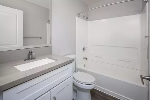 Bath - 725 Alturas Ln, Fallbrook, CA 92028 photo 2 of 5