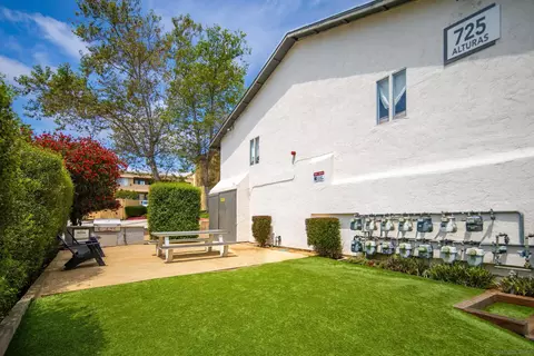 Exterior - 725 Alturas Ln, Fallbrook, CA 92028 photo 5 of 8