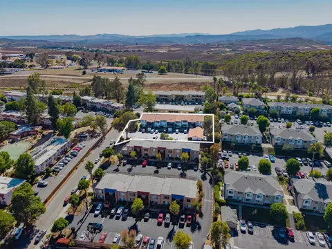 View/Area - 725 Alturas Ln, Fallbrook, CA 92028 photo 3 of 8