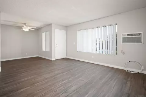 Living - 725 Alturas Ln, Fallbrook, CA 92028 photo 2 of 2
