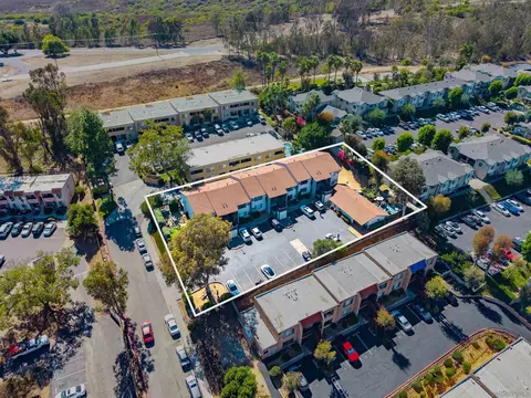 View/Area - 725 Alturas Ln, Fallbrook, CA 92028 photo 2 of 8