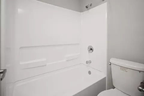 Bath - 725 Alturas Ln, Fallbrook, CA 92028 photo 3 of 5