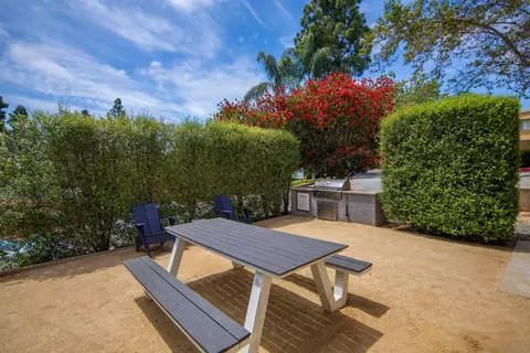 Exterior - 725 Alturas Ln, Fallbrook, CA 92028 photo 7 of 8