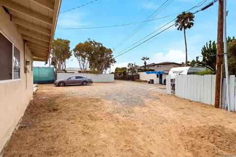 Exterior - 1465 Neptune Ave, Encinitas, CA 92024 photo 5 of 19
