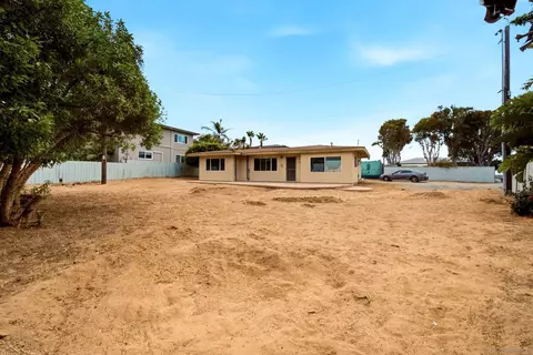 Exterior - 1465 Neptune Ave, Encinitas, CA 92024 photo 3 of 19