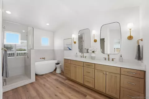 Bath - 4968 Poseidon, Oceanside, CA 92056 photo 4 of 6