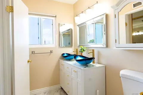 Bath - 7906 Anders Cir, La Mesa, CA 91942 photo 4 of 5