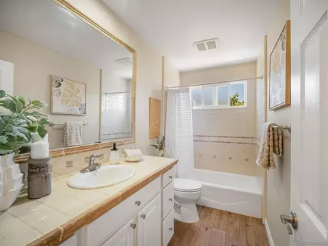Bath - 1022 Daisy Ave, Carlsbad, CA 92011 photo 3 of 3