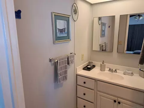 Bath - 1010 E Bobier Dr #9, Vista, CA 92084 photo 2 of 2
