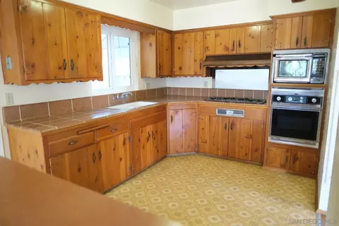 Kitchen - 1101 Cresthill Pl, El Cajon, CA 92021 photo 2 of 2