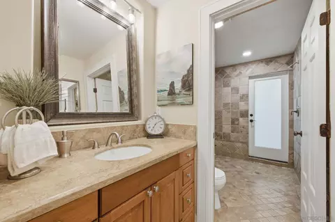 Bath - 13327 Calle Colina, Poway, CA 92064 photo 9 of 10