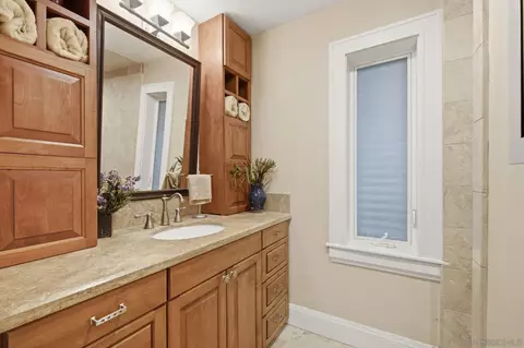 Bath - 13327 Calle Colina, Poway, CA 92064 photo 4 of 10