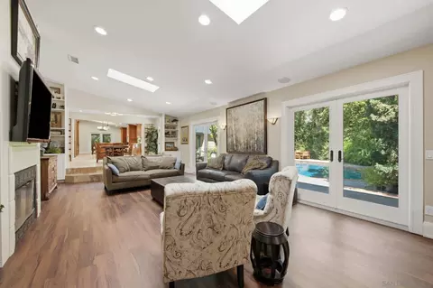 Living - 13327 Calle Colina, Poway, CA 92064 photo 4 of 6