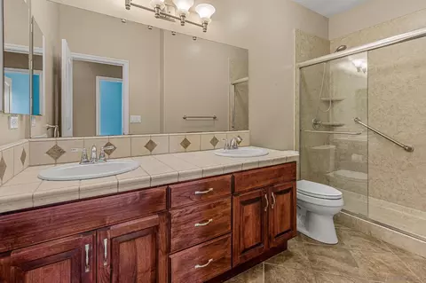 Bath - 1290 Daxi Ln, Escondido, CA 92029 photo 2 of 3