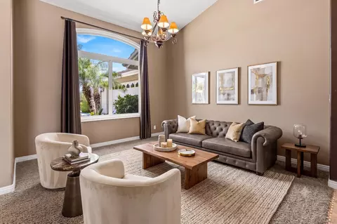 Living - 1290 Daxi Ln, Escondido, CA 92029 photo 2 of 3