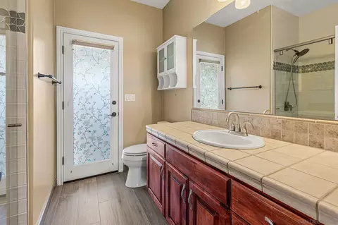 Bath - 1290 Daxi Ln, Escondido, CA 92029 photo 3 of 3