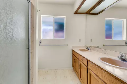 Bath - 11701 Shadow Valley Rd, El Cajon, CA 92020 photo 2 of 3