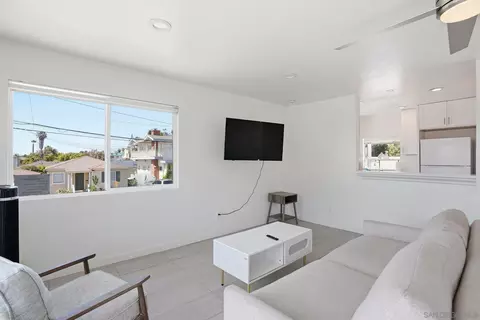Living - 521 Arenas St, La Jolla, CA 92037 photo 4 of 11