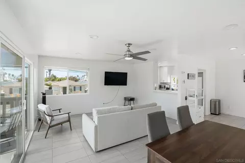 Living - 521 Arenas St, La Jolla, CA 92037 photo 5 of 11