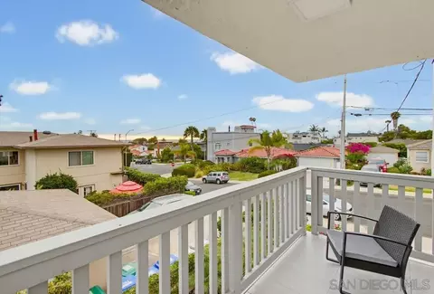 Exterior - 521 Arenas St, La Jolla, CA 92037 photo 10 of 12