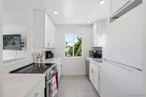 Kitchen - 521 Arenas St, La Jolla, CA 92037 photo 5 of 6